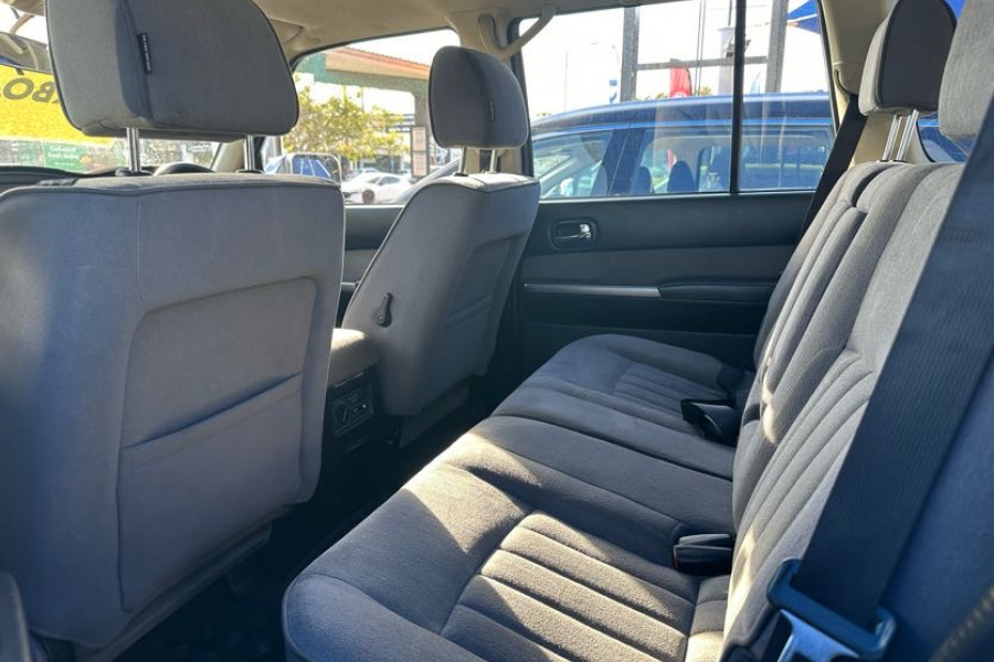 2015 Nissan Patrol Y61 ST SUV Image 11
