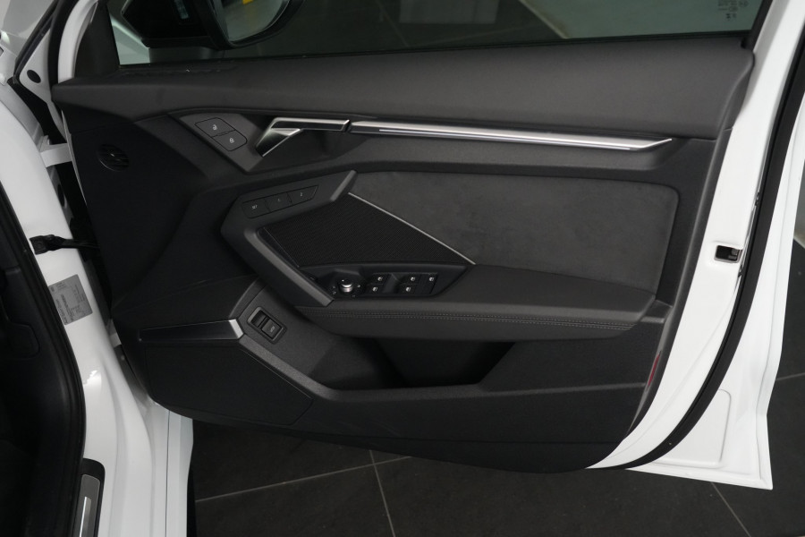 2023 Audi RS 3 Hatch Image 25