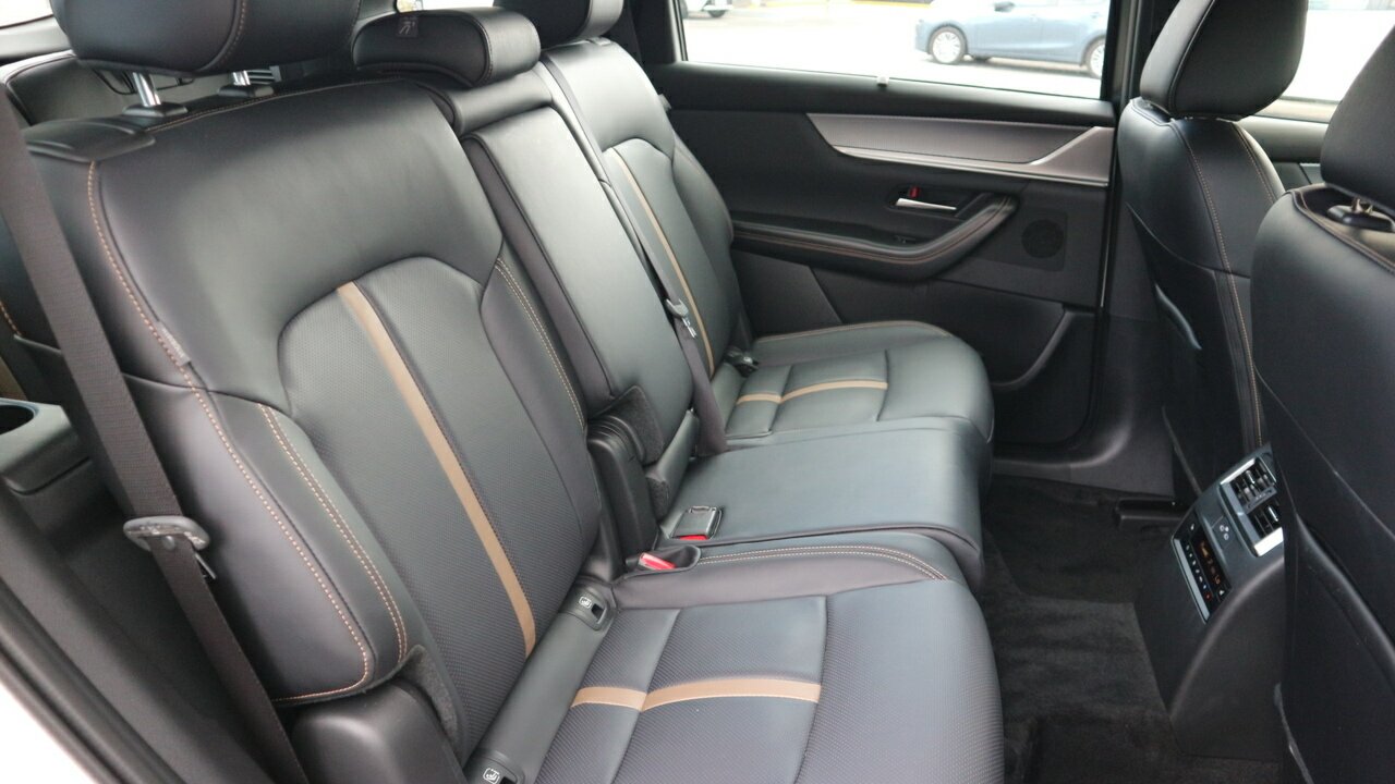 2024 Mazda CX-80 KL G40e Azami SUV Image 18