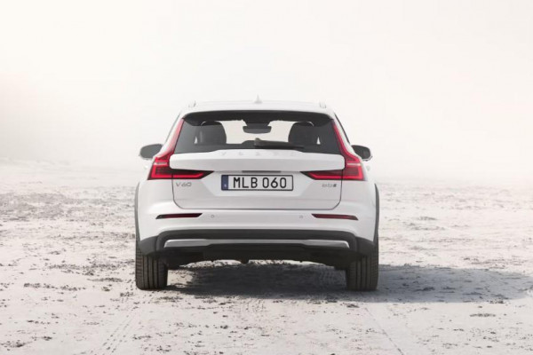 2024 MY25 Volvo V60 Cross Country  Ultra B5 Bright Wagon Image 4