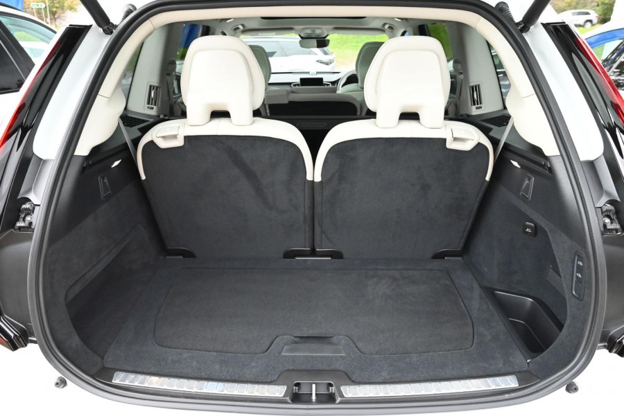2026 Volvo XC90 L Series Ultra B5 Dark SUV Image 12