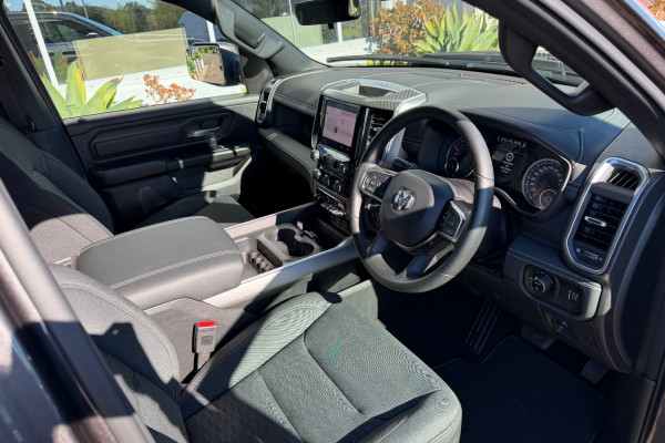 2026 Ram 1500 Express Ute Image 8