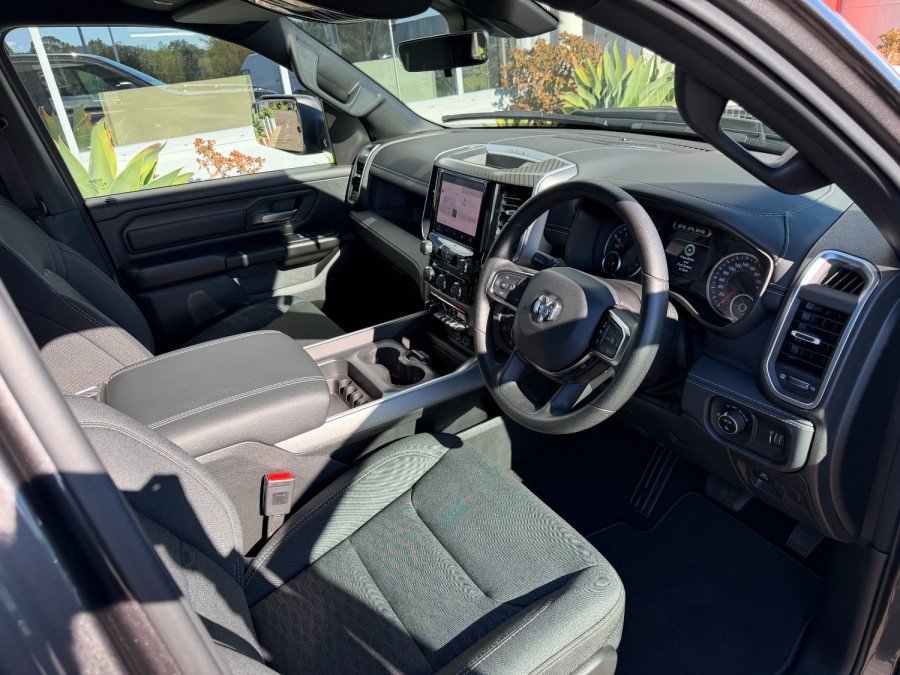 2026 Ram 1500 Express Ute Image 8