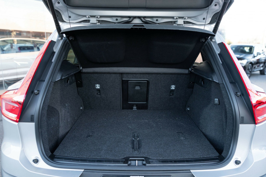 2024 MY25 Volvo XC40 XZ Ultra B4 Dark SUV Image 20