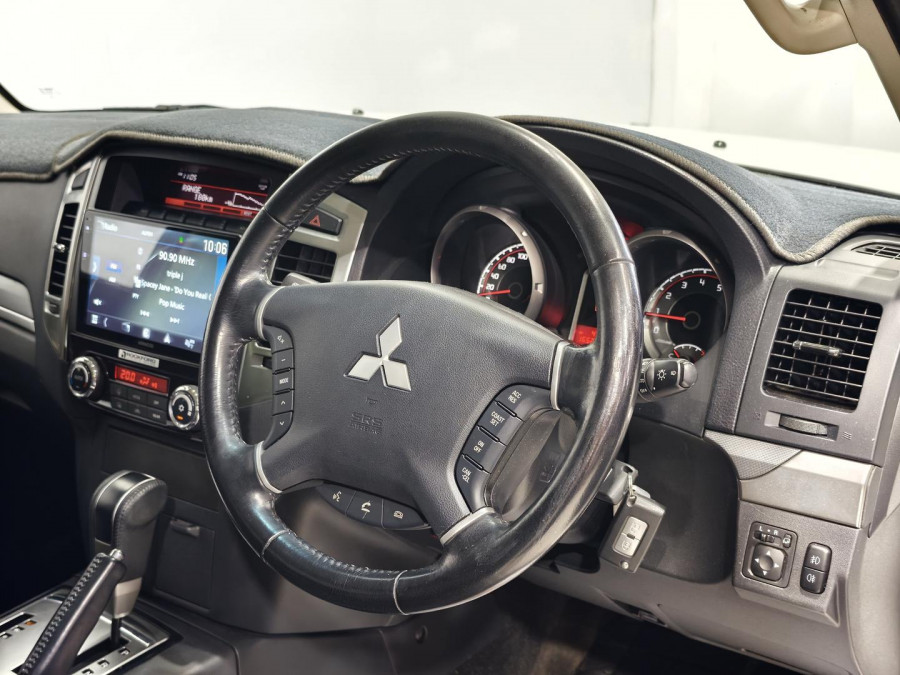 2020 Mitsubishi Pajero NX GLS SUV Image 8