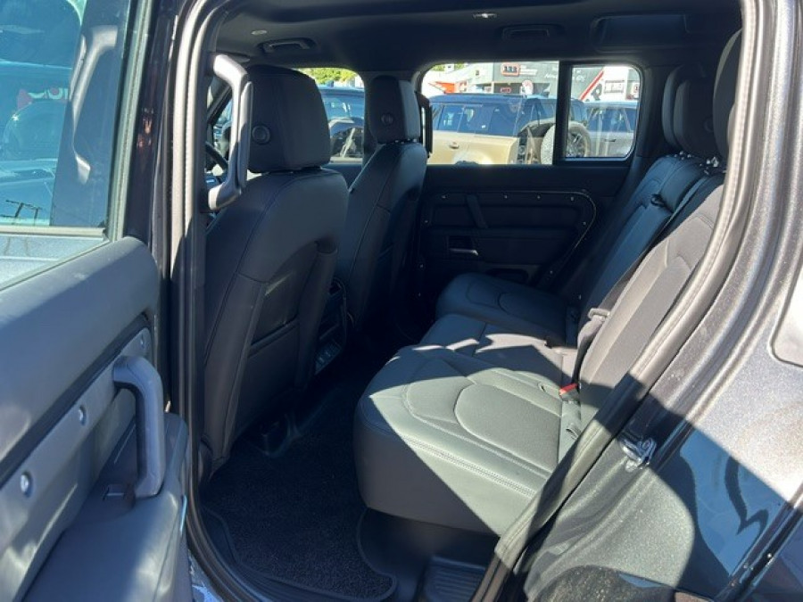 2025 MY26 Land Rover Defender L663 110 D350 X-Dynamic SE SUV Image 13