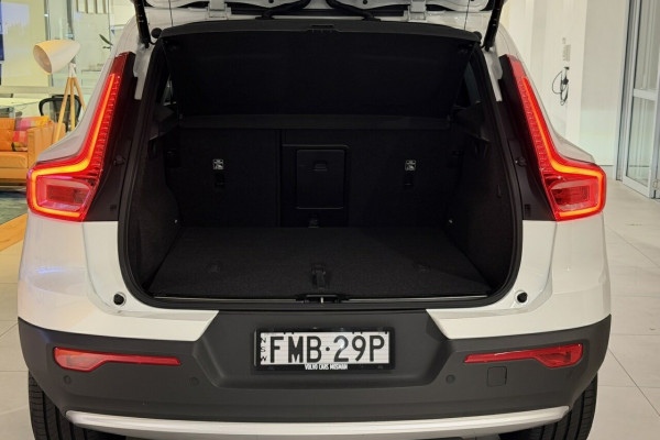 2024 Volvo XC40 XZ Ultimate B4 Bright SUV Image 6