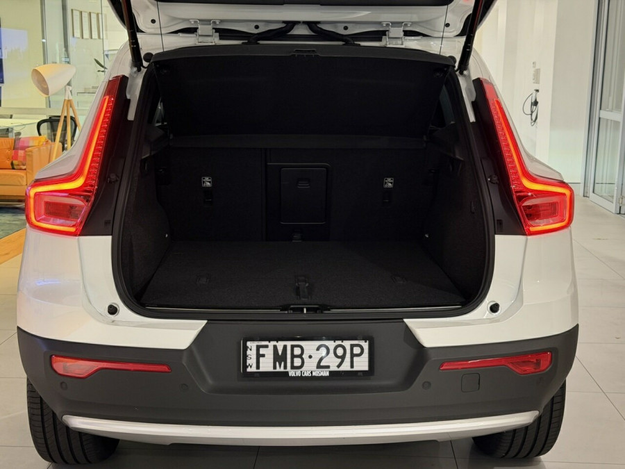 2024 Volvo XC40 XZ Ultimate B4 Bright SUV Image 6