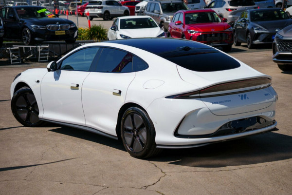 2025 MG IM5 P12L Premium Hatch Image 2