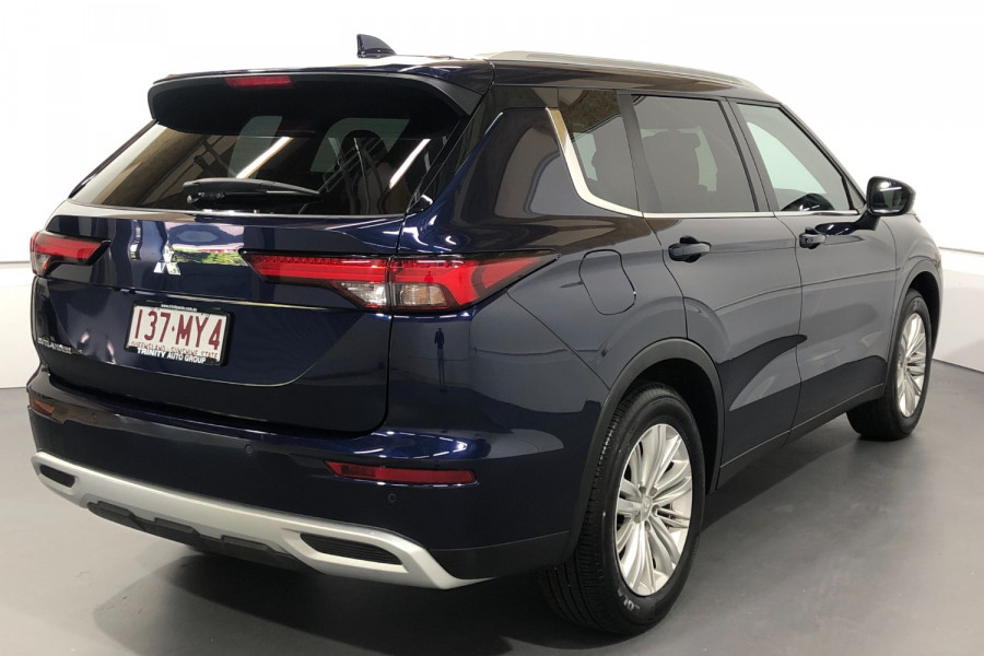 2023 Mitsubishi Outlander ZM LS SUV Image 6