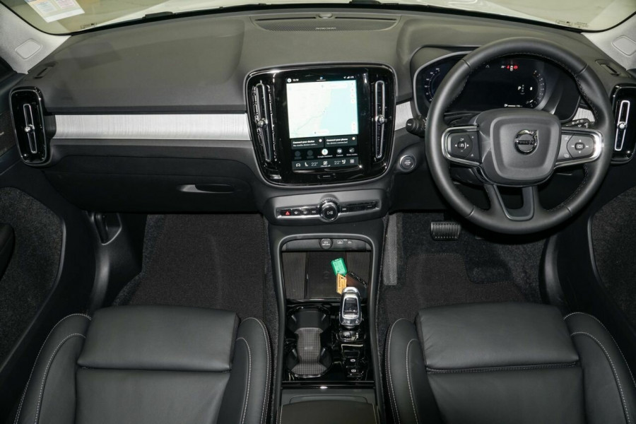 2026 Volvo XC40 XZ Ultra B4 Dark SUV Image 5