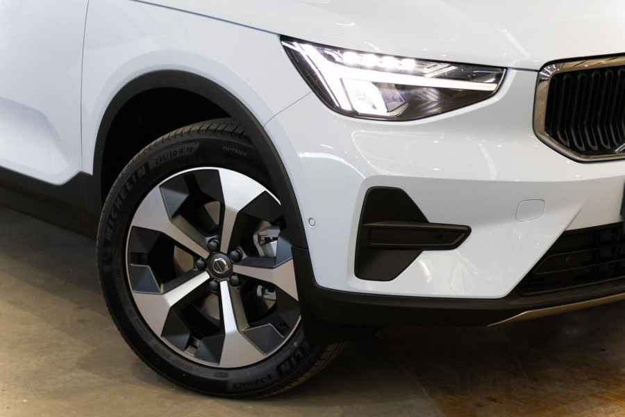 2025 MY26 Volvo XC40 XZ Plus B4 SUV Image 26