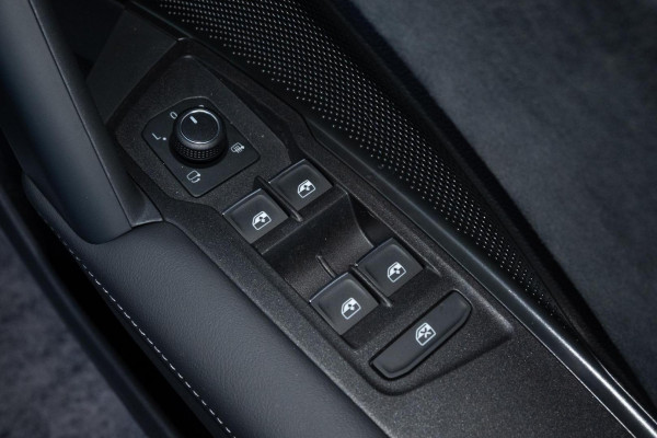 2026 Volkswagen Tayron R4 200TSI eHybrid R-Line SUV image 10
