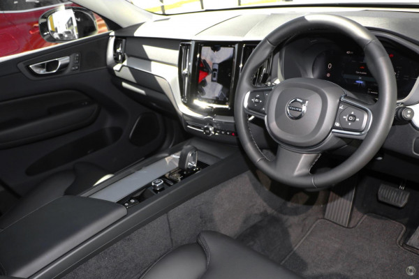 2025 Volvo XC60 UZ Plus T8 Plug-in Hybrid SUV Image 7
