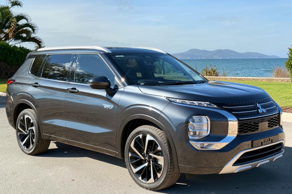 2025 MY24 Mitsubishi Outlander ZM PHEV Exceed SUV Image 7