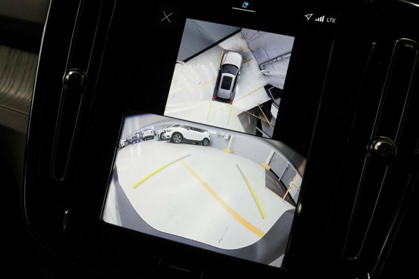 2025 Volvo XC40 XZ Plus B4 Special Edition SUV Image 12