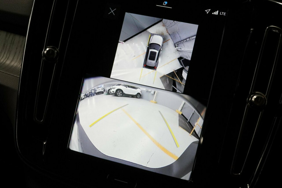 2025 Volvo XC40 XZ Plus B4 Special Edition SUV Image 12