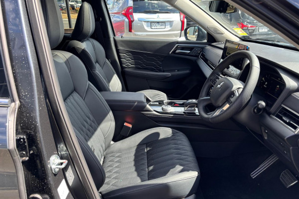 2025 Mitsubishi Outlander ZM Exceed SUV Image 16