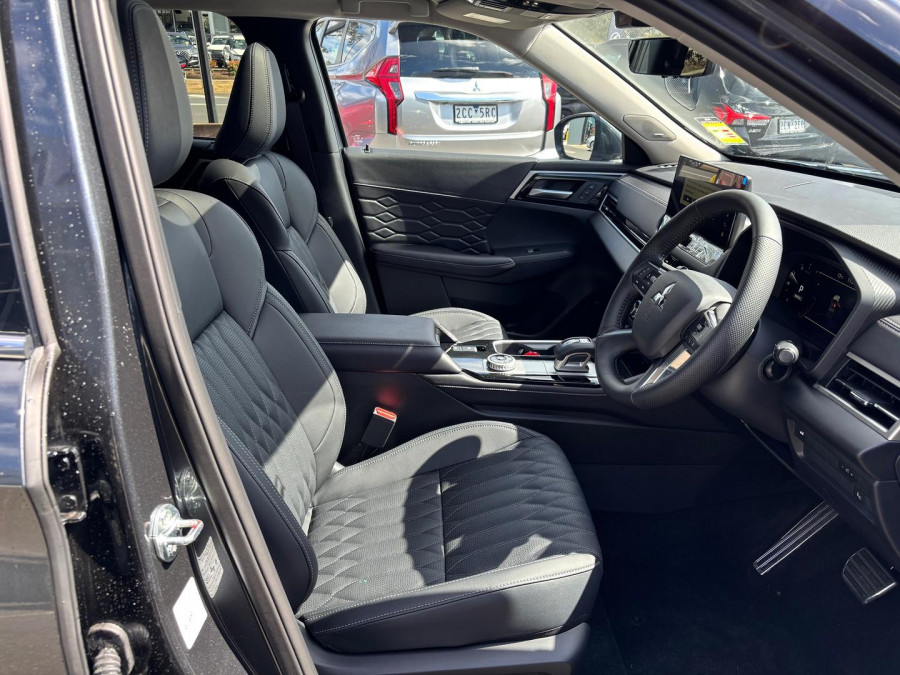 2025 Mitsubishi Outlander ZM Exceed SUV Image 16