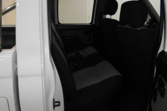 2014 Nissan Navara ST-R Utility crew cab