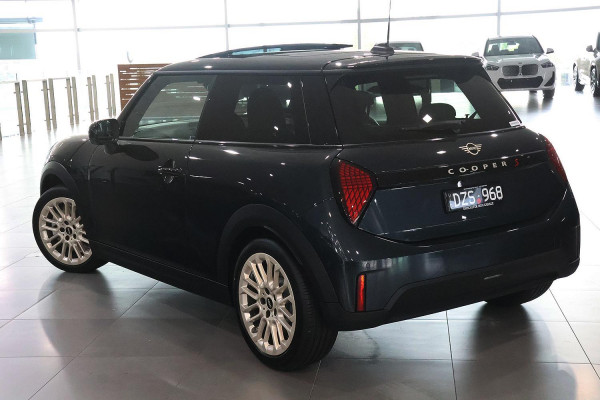 2025 MINI Cooper F65 S Favoured Hatch image 3