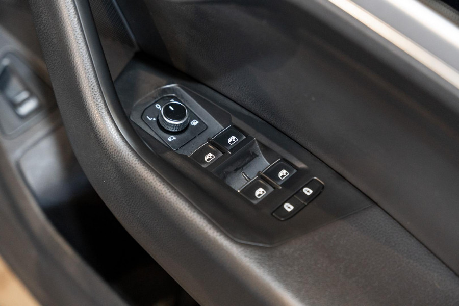2019 Volkswagen Touareg CR 190TDI Launch Edition SUV Image 16