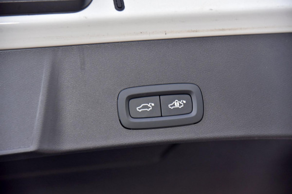 2025 MY26 Volvo XC40 XZ Ultra B4 Dark SUV Image 22