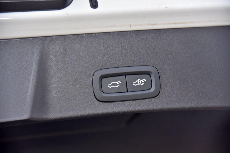 2025 MY26 Volvo XC40 XZ Ultra B4 Dark SUV Image 22