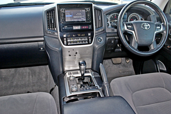 2020 Toyota LandCruiser VDJ200R GXL SUV Image 11