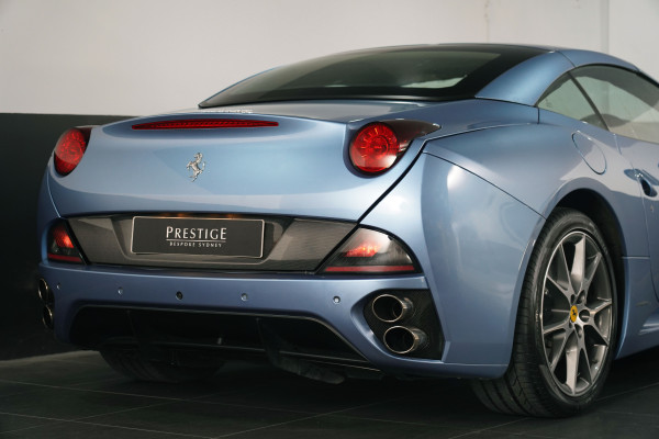 2011 Ferrari California Convertible Image 17