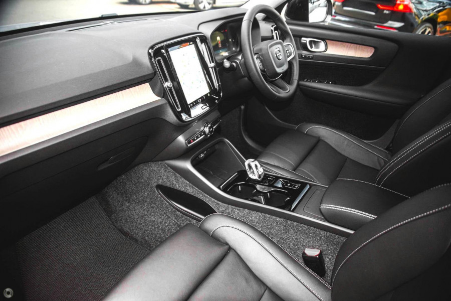 2024 MY25 Volvo XC40 XZ Ultra B4 Dark SUV Image 7