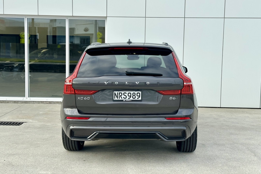 2021 Volvo XC60 B6 AWD R-DESIGN 2.0P SUV Image 10