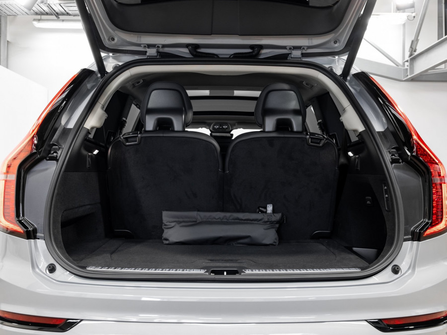 2026 Volvo XC90 L Series Ultra B5 Bright SUV Image 8