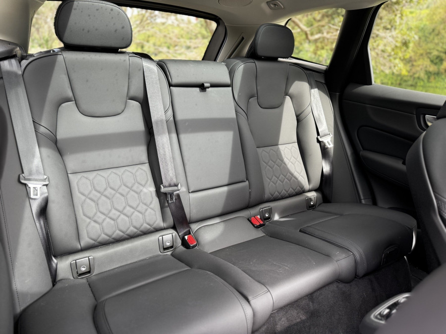 2025 Volvo XC60 UZ Ultra B5 Dark SUV Image 12