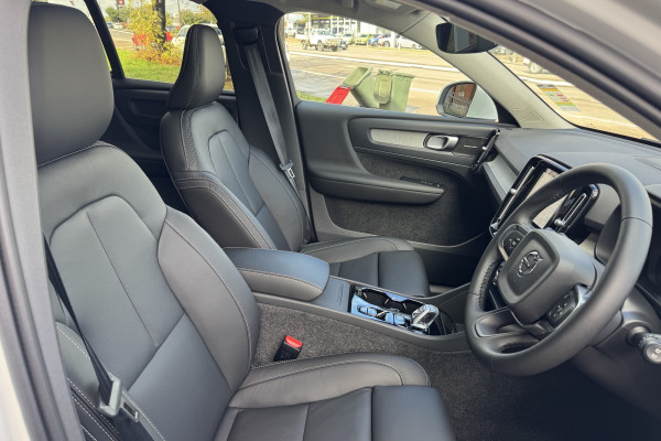 2026 Volvo XC40 XZ Ultra B4 Bright SUV Image 12