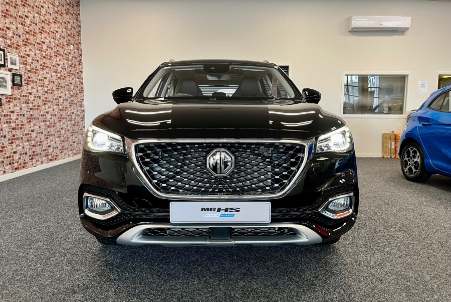 2025 MG HS Essence Plug-In Hybrid SUV Image 6