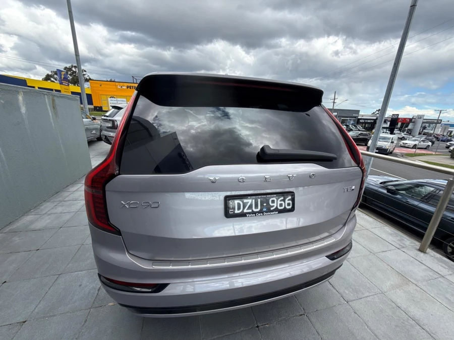 2025 Volvo XC90 L Series Ultra T8 Plug-In Hybrid SUV Image 8