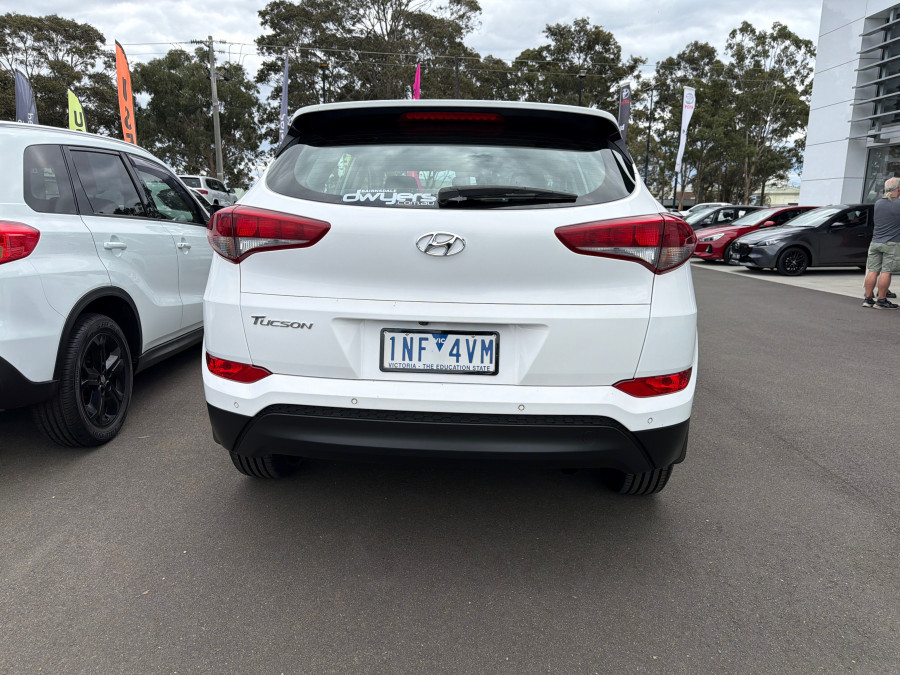 2018 Hyundai Tucson D3W52GA1FDD998 Active SUV Image 4