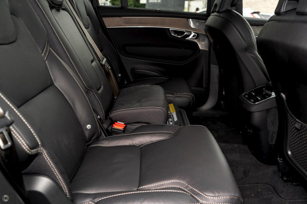2026 Volvo XC90 L Series Ultra B5 Dark SUV Image 6