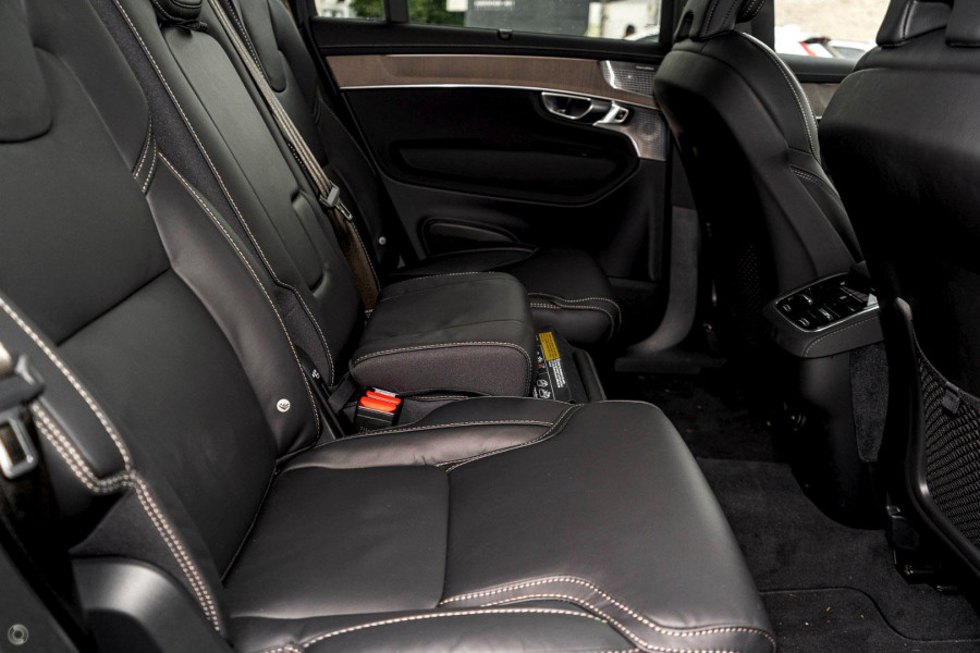 2026 Volvo XC90 L Series Ultra B5 Dark SUV Image 6