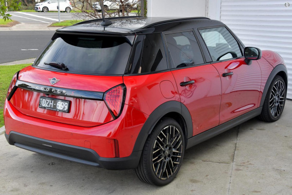 2026 MY25 MINI Cooper F65 S Favoured Hatch image 27