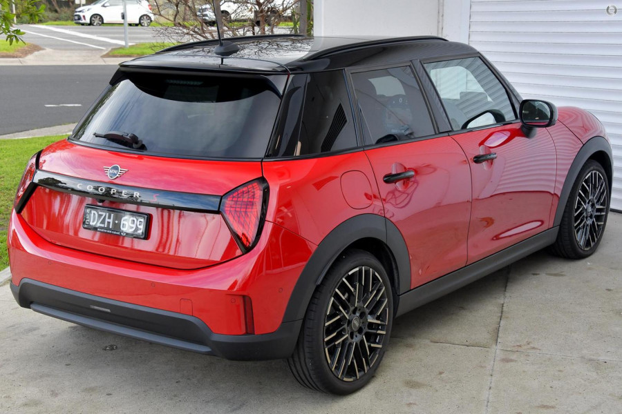 2026 MY25 MINI Cooper F65 S Favoured Hatch