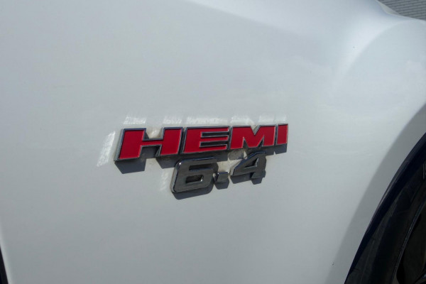 2018 MY19 Chrysler 300 LX SRT Sedan Image 13