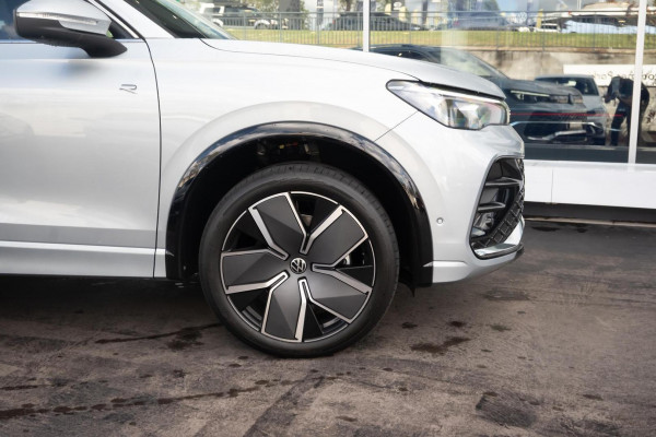2025 MY26 Volkswagen Tiguan CT 200TSI eHybrid R-Line SUV image 23