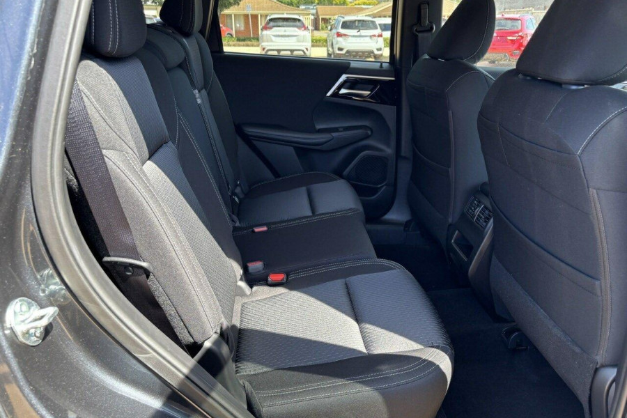 2024 Mitsubishi Outlander ZM LS SUV Image 12