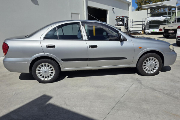 2004 Nissan Pulsar N16 S2 ST-L Sedan Image 2