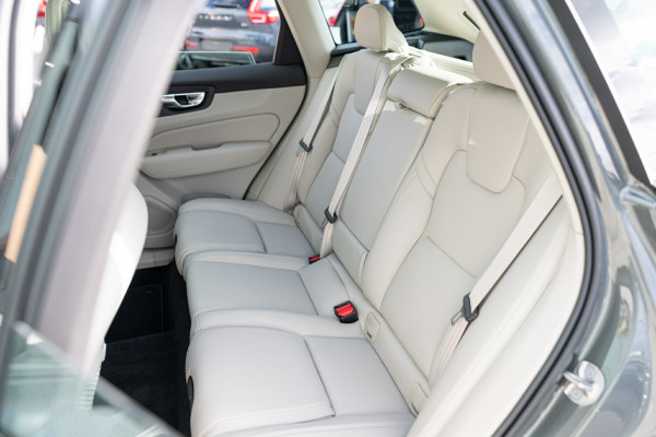 2026 Volvo XC60 UZ Ultra B5 Dark SUV Image 6