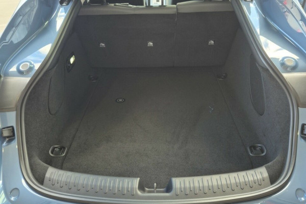 2026 MG IM5 P12L Platinum Hatch Image 7