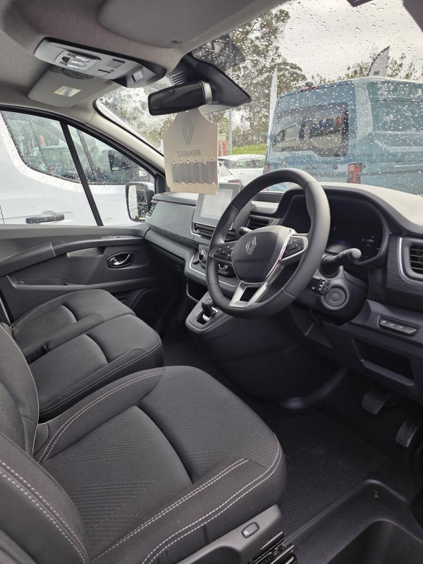 2026 Renault Trafic X82 Crew Lifestyle Van image 5