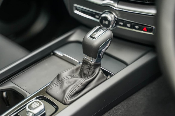 2020 MY21 Volvo XC60 UZ T5 Momentum Suv